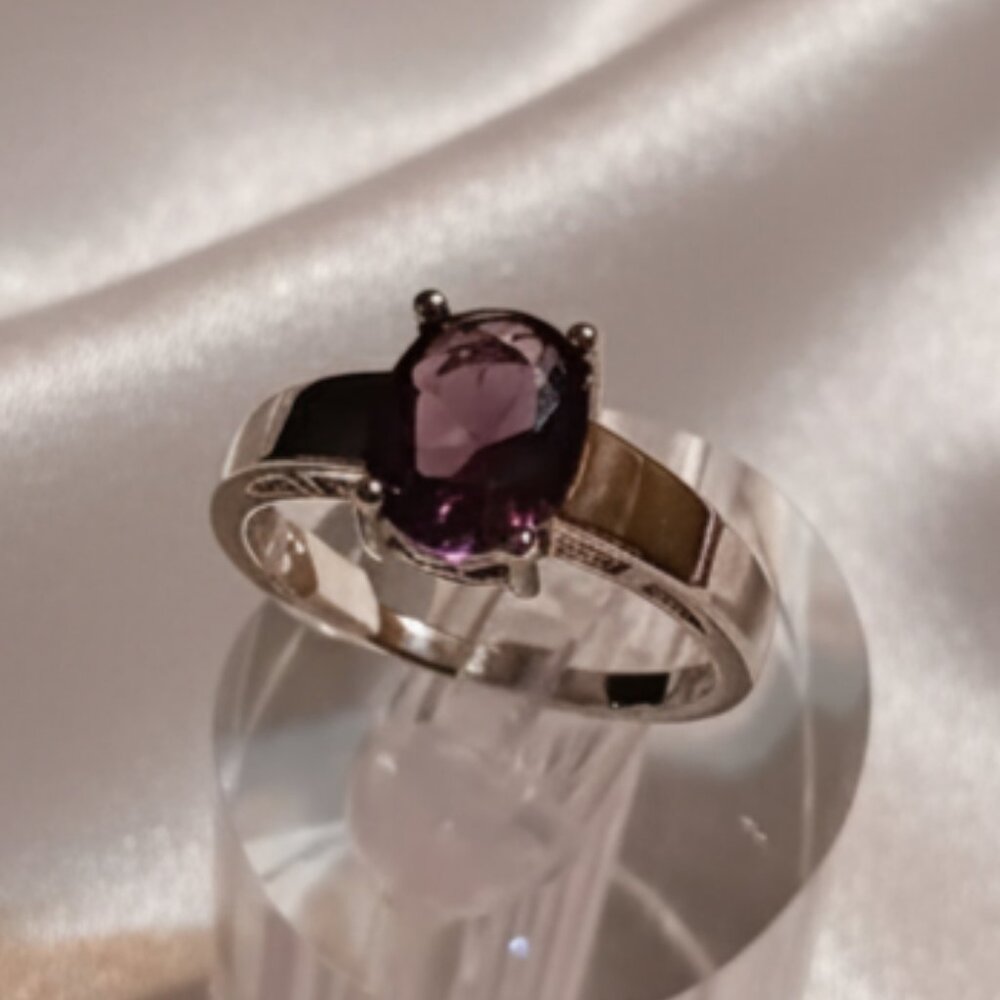 Purple Amethyst 2 Carat Solitaire Silver Tone Fashion Ring Size 7 NWOT - Picture 5 of 8